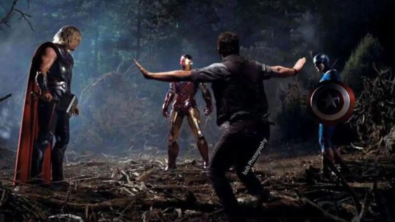 Robert Downey Jr Parodikan Jurassic World dan The Avengers