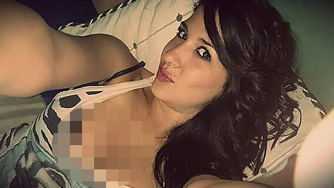 Wanita Seksi Ini Mengaku Kekasih Gelap Courtois