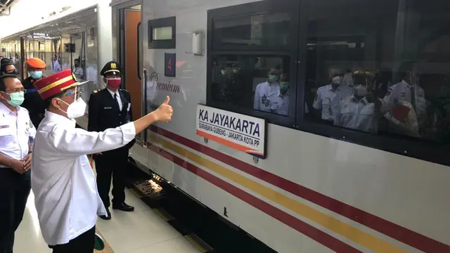 FOTO: Libur Panjang, Menhub Budi Karya Tinjau Stasiun Pasar Senen