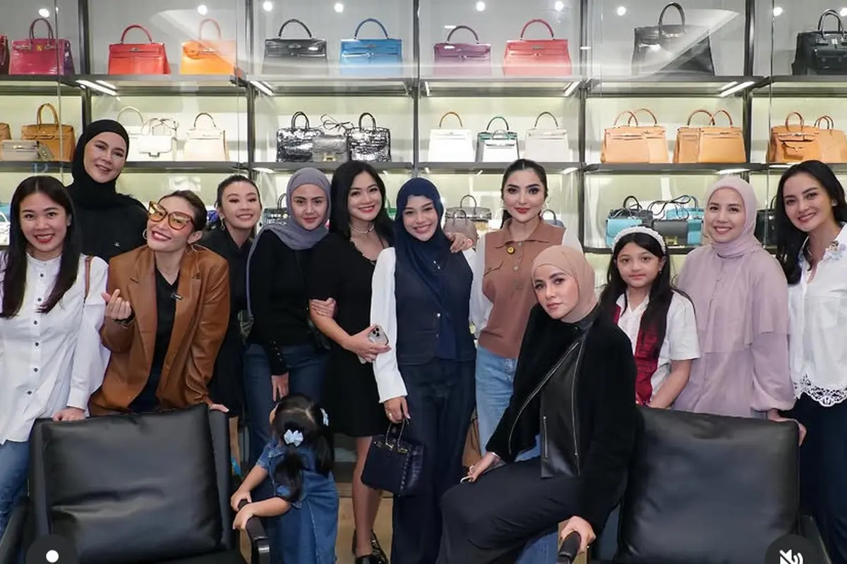 Potret Gaya Geng Cendol Kumpul Pertama Arisan di Tahun 2025