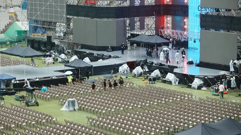 Suasana gladi resik konser penutupan Jambore Pramuka Dunia 2023 yang akan menampilkan deretan bintang K-pop termasuk NCT hingga New Jeans di Seoul World Cup Stadium, Korea Selatan. (Twitter/@newtannies)