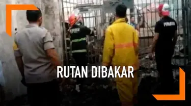 Rumah tahanan di Kabupaten Siak Riau dibakar sejumlah narapidana. Peristiwa ini terjadi Sabtu (11/5) dini hari yang diawali kerusuhan antara narapidana dan petugas lapas.