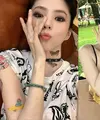 Han So Hee kerap pamerkan tatonya dengan gaya rebel yang melekat. Seperti apa potretnya? [@xeesoxee]