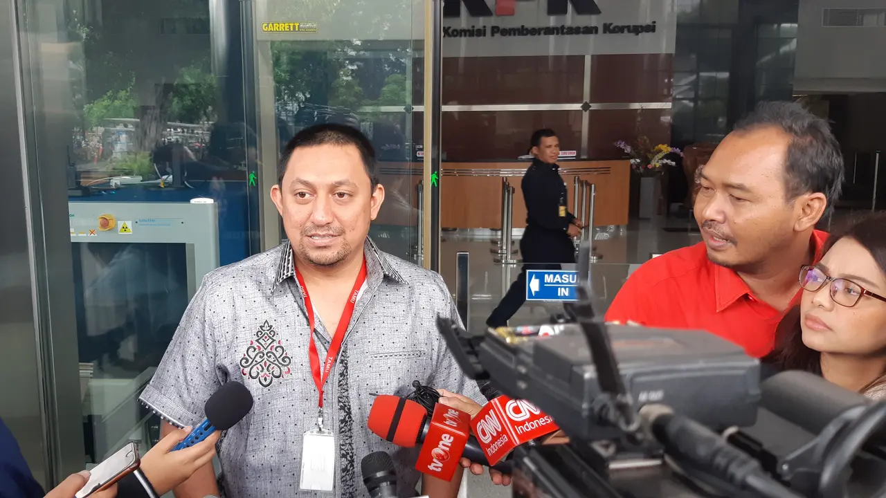 Mantan terpidana kasus korupsi pengadaan barang dan jasa di Kementerian Agama (Kemenag) Fahd El Fouz alias Fahd A Rafiq menjalani pemeriksaan di KPK sebagai saksi.