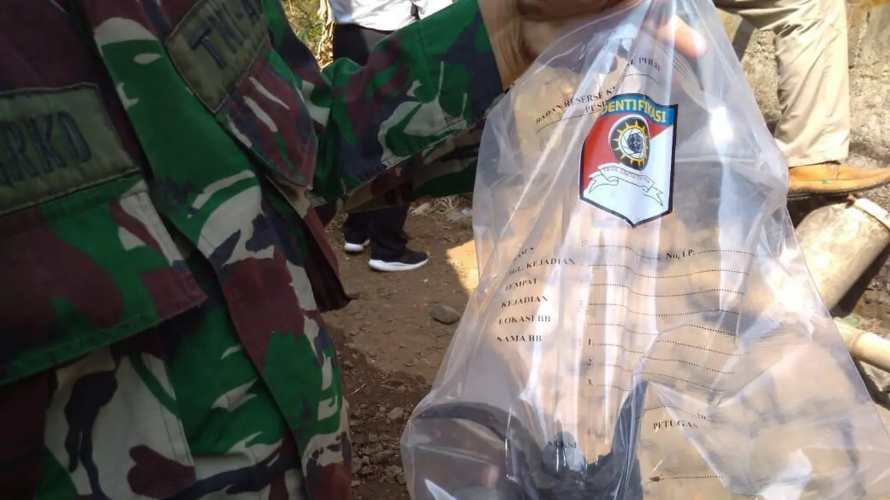Benda diduga mortir sisa peperangan zaman penjajahan Belanda meledak di Gumelem Wetan, Banjarnegara. (Foto: Liputan6.com/Polres BNA/Muhamad Ridlo)
