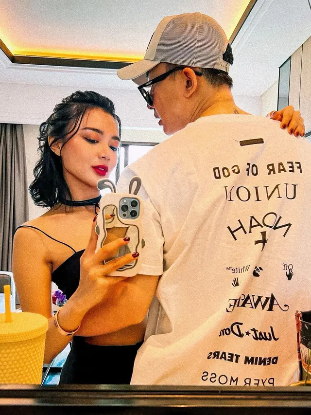 7 Momen Kompak Wika Salim Bareng Kekasih, Naik Moge Hingga Travelling Bareng