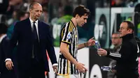 Ekspresi bintang Juventus, Federico Chiesa dan pelatihnya Massimiliano Allegri dalam duel melawan Fiorentina, 7 April 2024. (MARCO BERTORELLO / AFP)