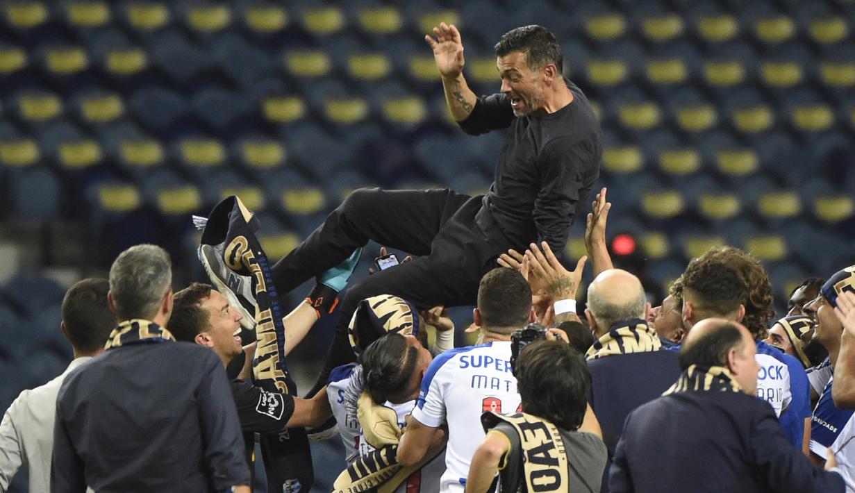 Mantan pemain yang telah malang melintang di klub papan atas Serie A ini pernah dilatih oleh Jose Mourinho saat berseragam FC Porto pada tahun 2004. (Foto:AFP/Miguel Riopa)