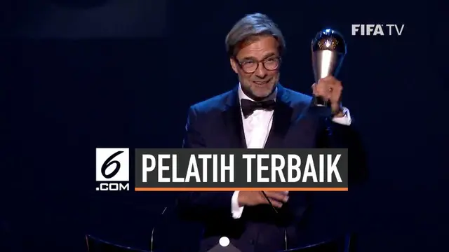 Manajer Liverpool, Jurgen Klopp memenangi penghargaan kategori FIFA Men's Coach dalam malam penghargaan The Best FIFA Football Awards 2019 di Teatro alla Scala, Milan, Italia, Rabu (24/9).