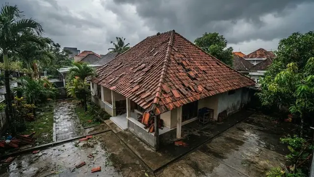 Tanda Genteng Rumah Bergeser Setelah Hujan dan Angin Kencang