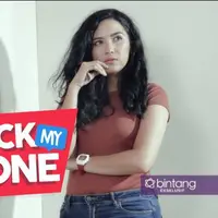 Dinda Kanya Dewi menerima tantangan dari Cassandra Lee untuk bermain Cek My Phone bersama tim Bintang.com.