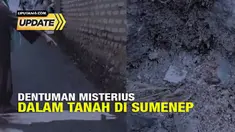 Warga Desa Moncek Tengah, Kecamatan Lenteng, Sumenep, Madura, Jawa Timur digegerkan dengan suara dentuman dari dalam tanah. Peristiwa ini terjadi pada Sabtu 12 Agustus 2023 lalu sekira pukul 09.30 WIB. Video amatir yang memperlihatkan warga merekam s...
