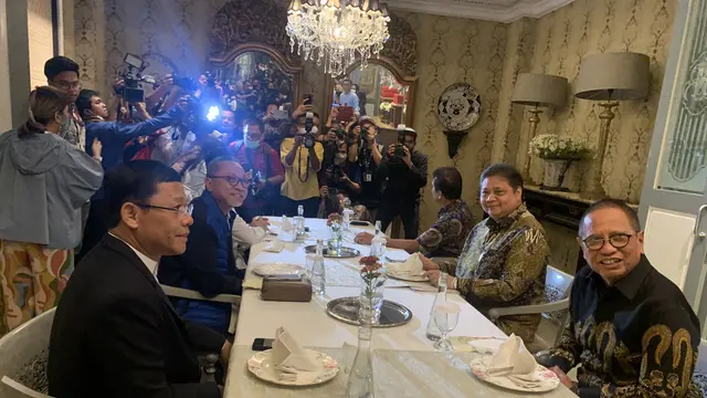 Para ketua umum parpol Koalisi Indonesia Bersatu (KIB) berkumpul Rabu malam (30/11/2022).
