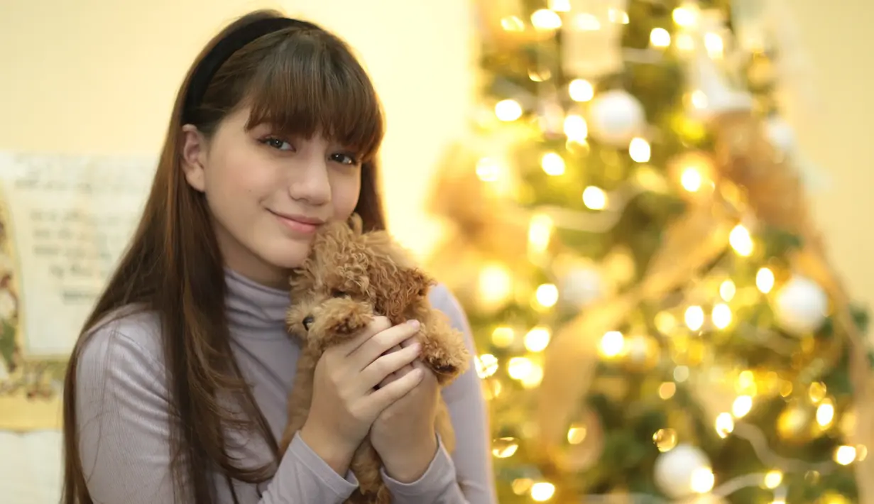 Banyak pertanyaan dari para penggemarnya. Tidak sedikit juga para penggemarnya yang minta di follow akun instagramnya. (Adrian Putra/Bintang.com)