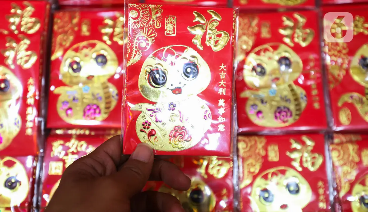 Angpau menjadi salah satu dari sekian banyak pernak pernik Imlek yang paling diburu. (Liputan6.com/Angga Yuniar)