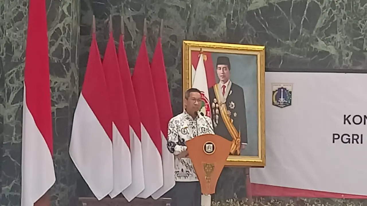 Pj Gubernur DKI Jakarta Heru Budi Hartono membuka Konferensi Kerja Provinsi (Konkerprov) III PGRI DKI Jakarta di Balai Kota, Jumat (5/5/2023).