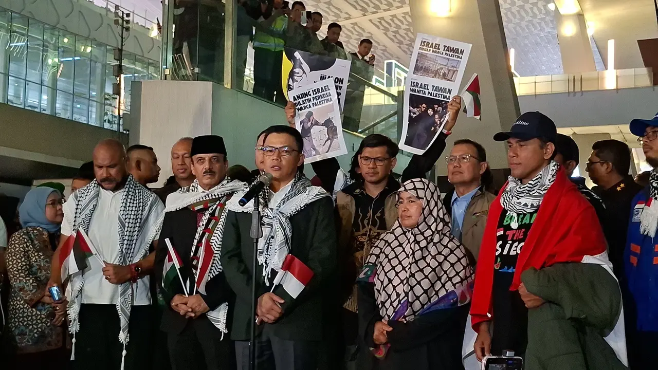 Menteri Luar Negeri (Menlu) Sugiono menyambut 9 WNI aktivis Global Sumud Flotilla yang telah dibebaskan dari penahanan Israel di Bandara Internasional Soekarno Hatta.