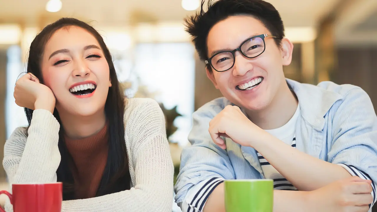 perempuan dan pasangan april 7