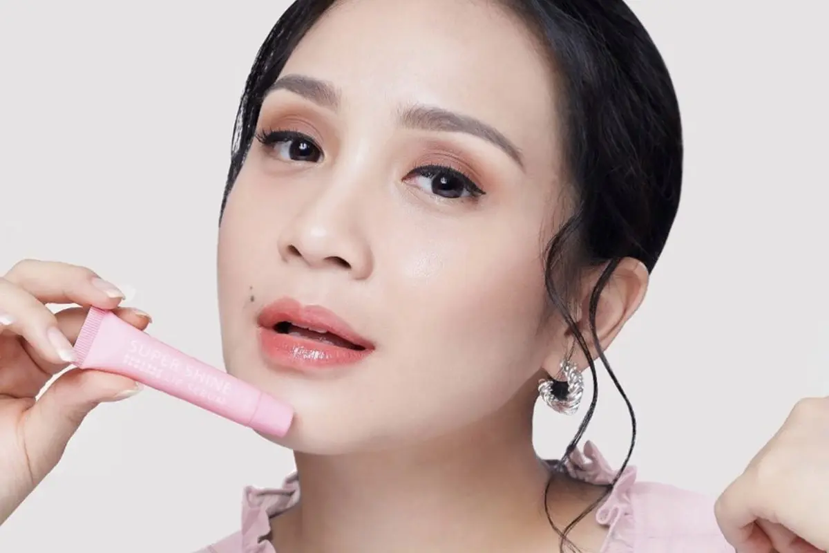 bibir merah dan lembap alami  tanpa kering mirip Nagita Slavina/dok. MS Glow