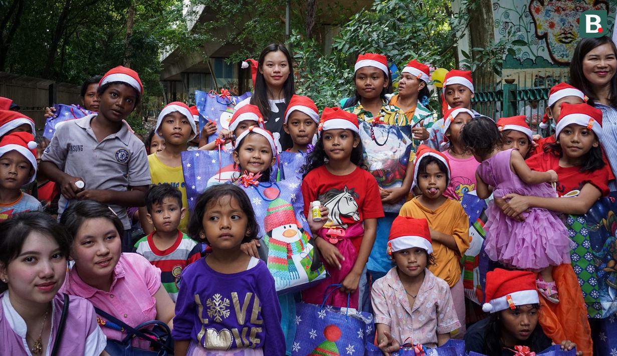 Menurut Clia, kegiatan berbagi kasih ini bukan hanya bentuk rasa syukur setelah berhasil menyabet peringkat kedua di ajang internasional, melainkan keinginnanya memberi kebahagiaan untuk orang lain. (Bola.com/Bagaskara Lazuardi)
