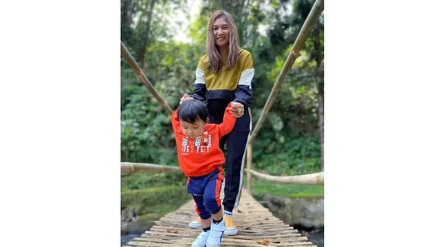 6 Potret Terbaru Briptu Eka Frestya saat Urus Anak, Ibu Idaman