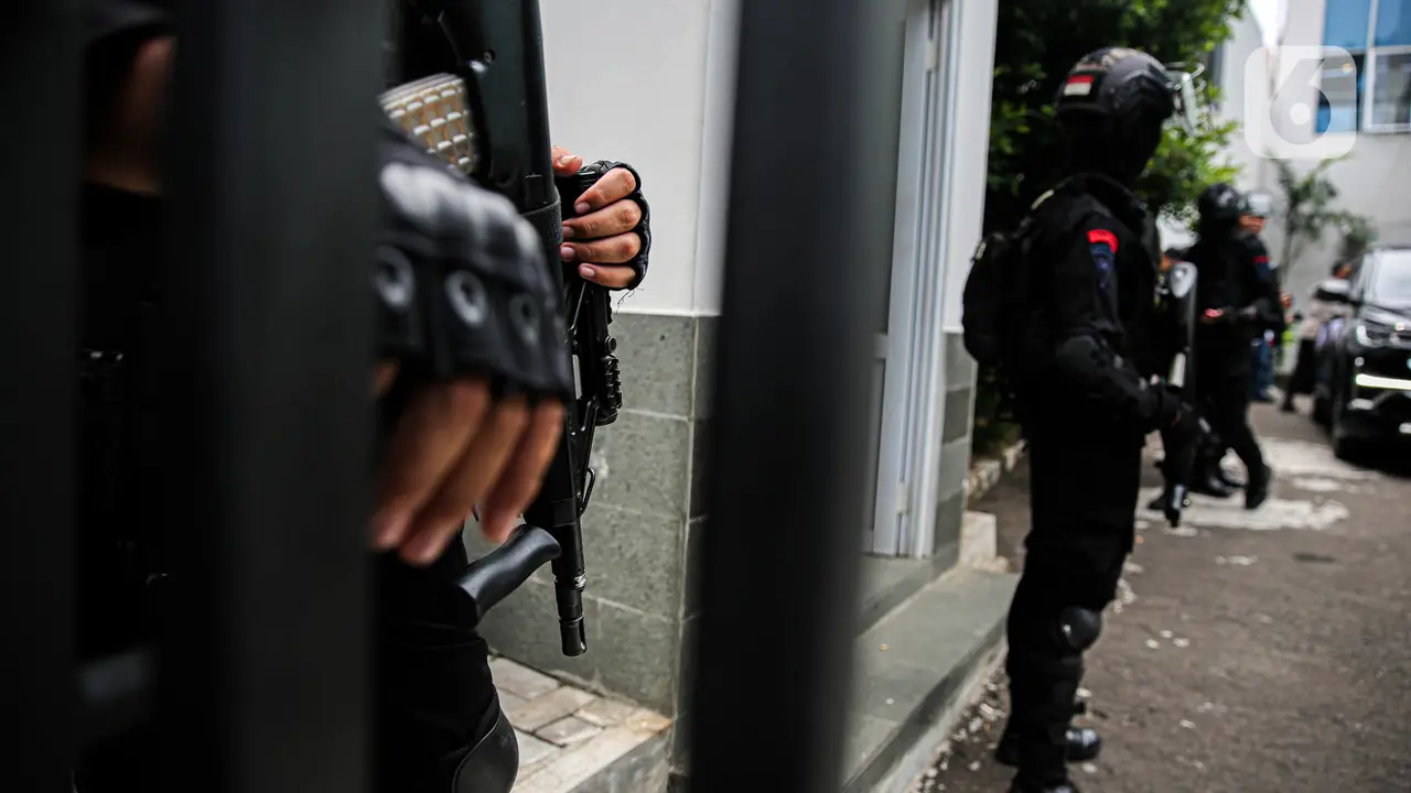 Brimob Polri Jaga Ketat Kantor MUI Pasca Penembakan