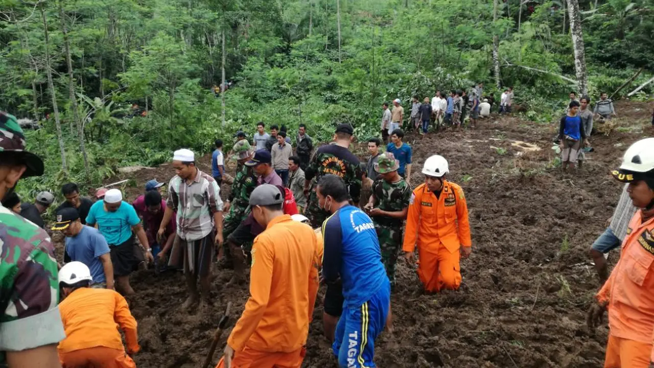 1 Keluarga Hilang Diterjang Tanah Longsor di Lereng Argopuro