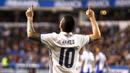 Gelandang Real Madrid, James Rodriguez, merayakan gol yang dicetaknya ke gawang Deportivo pada laga La Liga di Stadion Riazor, La Coruna, Rabu (26/4/2017). Deprtivo kalah 2-6 dari Madrid. (EPA/Cabalar)