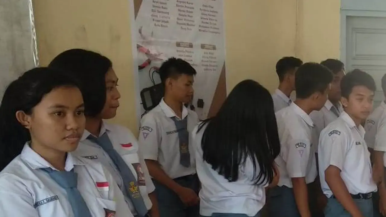 Akibat pandemi Covid-19 yang belum berakhir, kegiatan belajar mengajar siswa belum bisa dilakukan di sekolah.