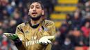 6. Gianluigi Donnarumma (AC Milan) - Italia tidak perlu kuatir jika Gianluigi Buffon pensiun, karena mereka sudah memiliki penggantinya. Kiper 17 tahun ini diyakini akan menjadi suksesor Buffon di bawah mistar Timnas Italia. (EPA/Daniel Dal Zennaro) 