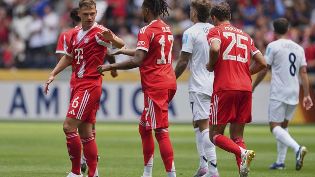 Michael Olise merayakan golnya di laga Bayern Munchen vs Auckland City di Piala Dunia Antarklub 2025, Minggu (15/06/2025). (AP Photo/Jeff Dean)