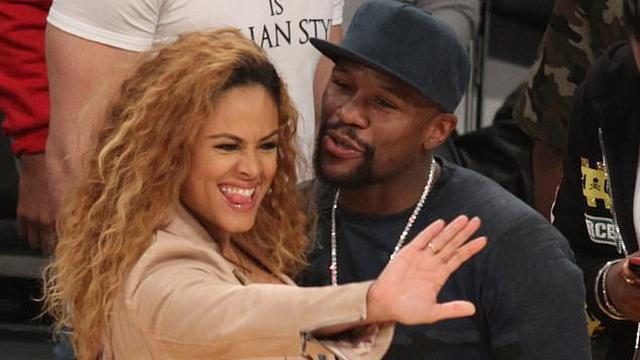 Floyd Mayweather bersama kekasih barunya menonton laga NBA
