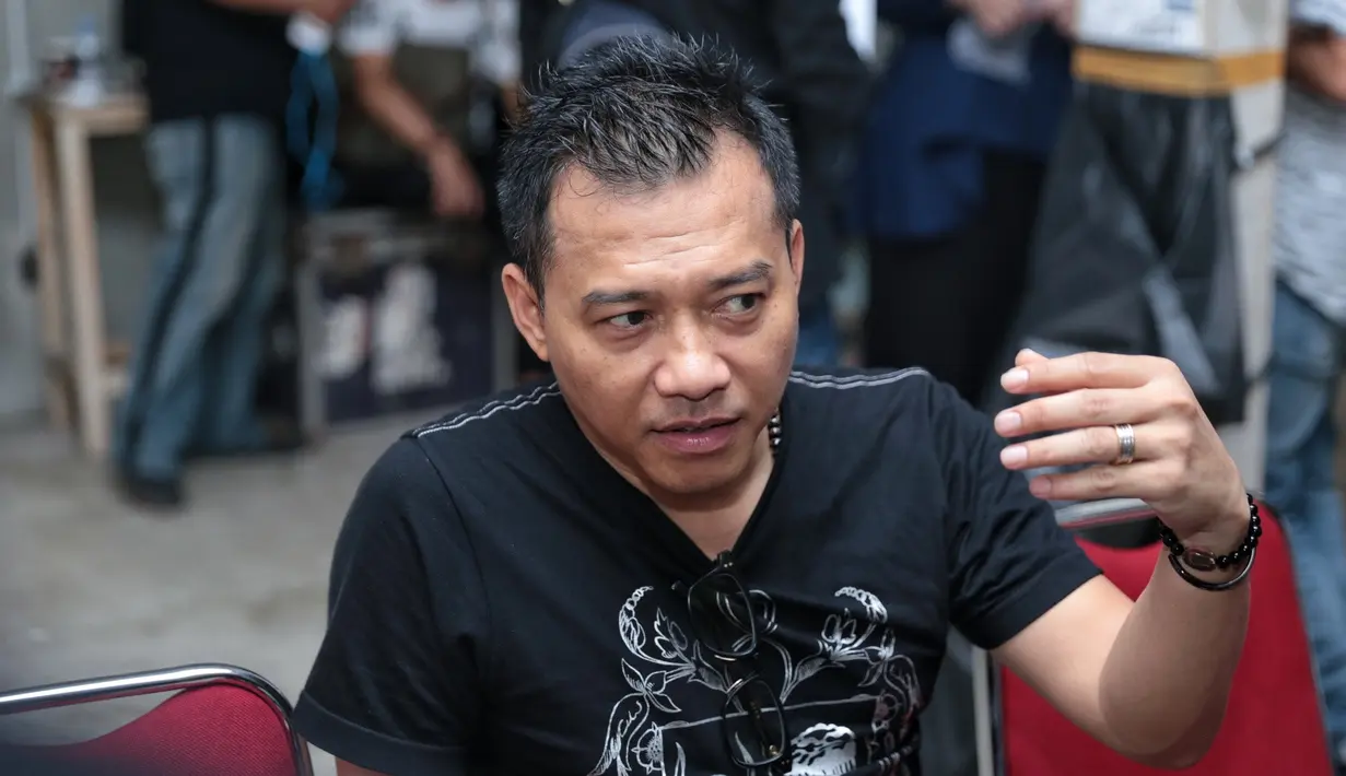"Ya kami ingin meramaikan musik Indonesia di tengah industri yang mengalami banyak perubahan. Ingin berkarya kembali. Karena kami tidak pernah mati dalam berkarya," tutur suami Ashanty. (Adrian Putra/Bintang.com)