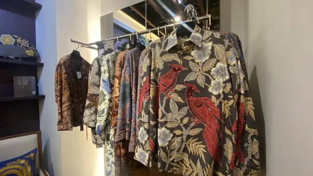 Iwan Tirta Private Collection Luncurkan Koleksi Raya 2025. [Anisha/Fimela]