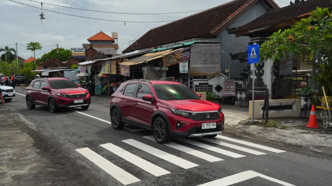 Peduli Keselamatan Berkendara, Honda Revitalisasi Marka Jalan dan Rambu Lalu Lintas di Bali