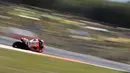 Bidikan kamera aksi pebalap Ducati, Jorge Lorenzo yang sedang melaju dengan tunggangannya pada kualifikasi MotoGp di Sirkuit Brno, (5/8/2017). Marc Marquez menjadi juara pada balapan tersebut. (AFP/Michal Cizek) 