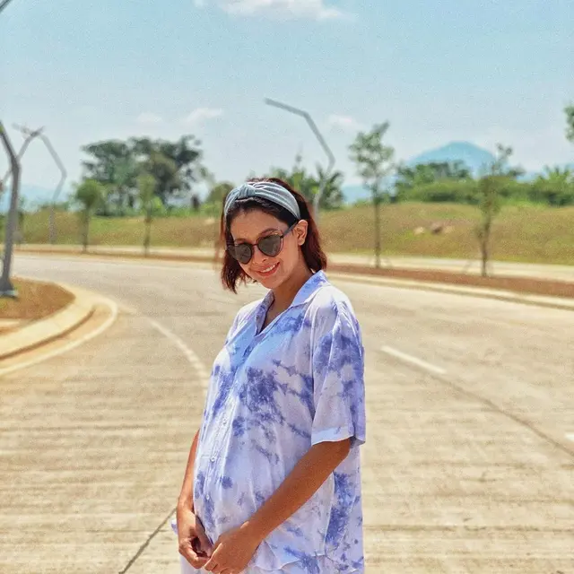 Tengah Hamil Anak Pertama, Ini 6 Potret Bunga Jelitha Pamer Baby Bump
