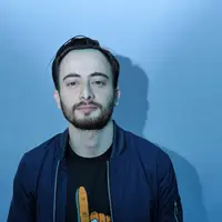 Disebut memiliki hubungan spesial dengan Cita, Irvan mengatakan hanya sebatas teman dekat. Ia juga tak menampik belakangan ini selalu berdiskusi soal karier keduanya di belantara musik. (Adrian Putra/Bintang.com)