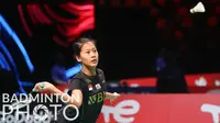 Pebulu tangkis Indonesia, Putri Kusuma Wardani melawan pebulu tangkis Prancis, Loonice Huet pada matchday kedua Piala Uber 2020 di Ceres Arena, Aarhus, Denmark, Senin (11/10/2021). (Badminton Photo/Yves Lacroix)