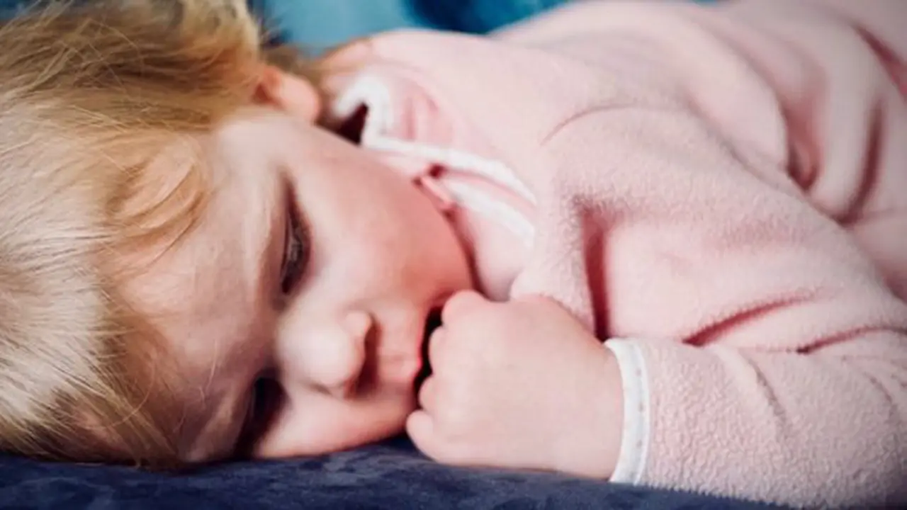 Anak kurang tidur/copyright Unsplash.com/Jelleke Vanooteghem