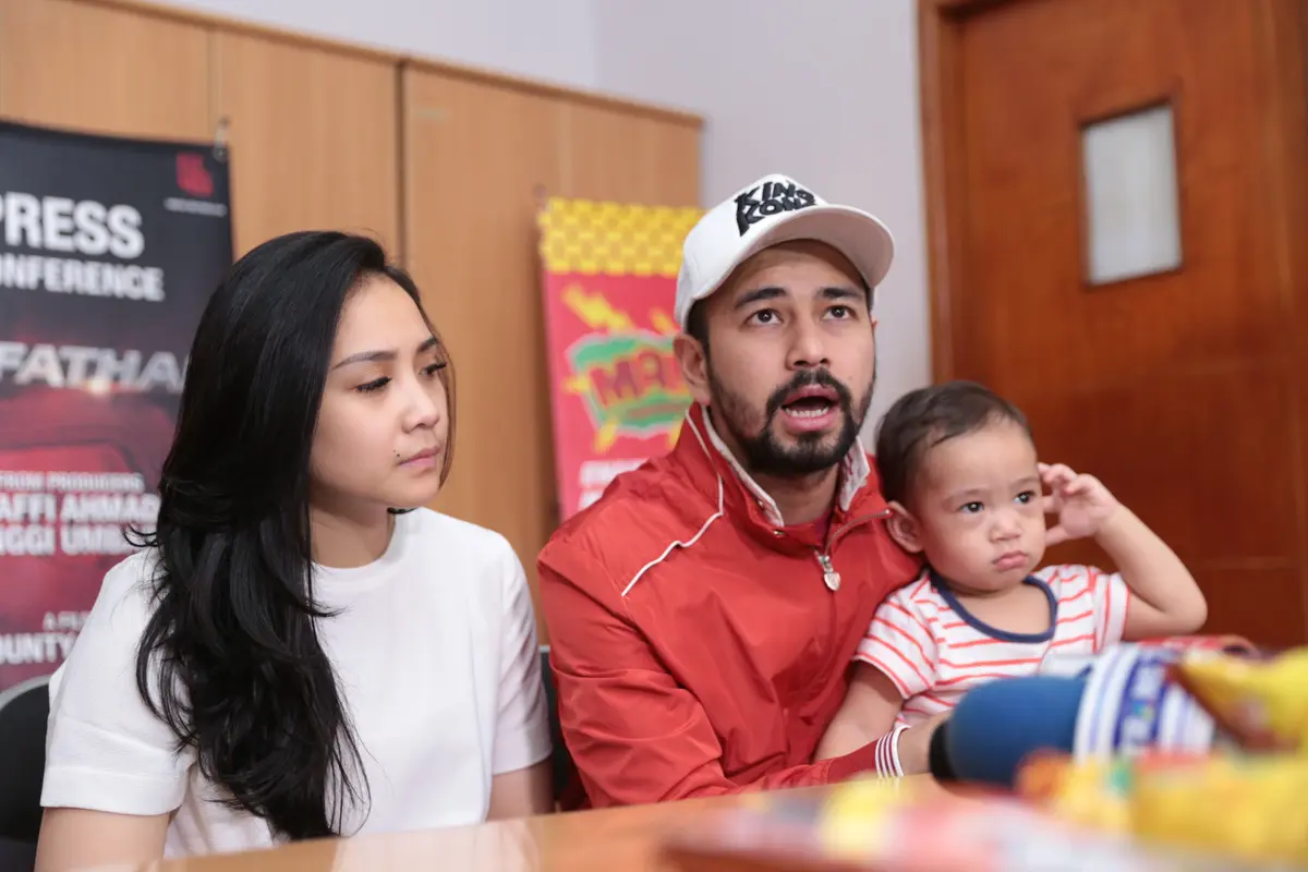 [Bintang] Raffi Ahmad, Nagita Slavina dan Rafathar