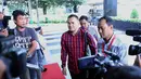 "Jadi Ipul nggak tahu diambil uangnya untuk apa. Kami selaku penasihat hukum, bang Ipul akan koperatif. Dan memberi keterangan yang baik dan benar sesuai proses penyidikan," imbuh Arvid. (Nurwahyunan/Bintang.com)