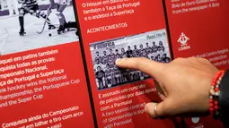 Pemain kelahiran Mozambik itu juga sempat menunjukkan foto ketika dirinya muda. Di sana juga terlihat sang legenda Benfica, Rui Costa. (Bola.com/Bagaskara Lazuardi)