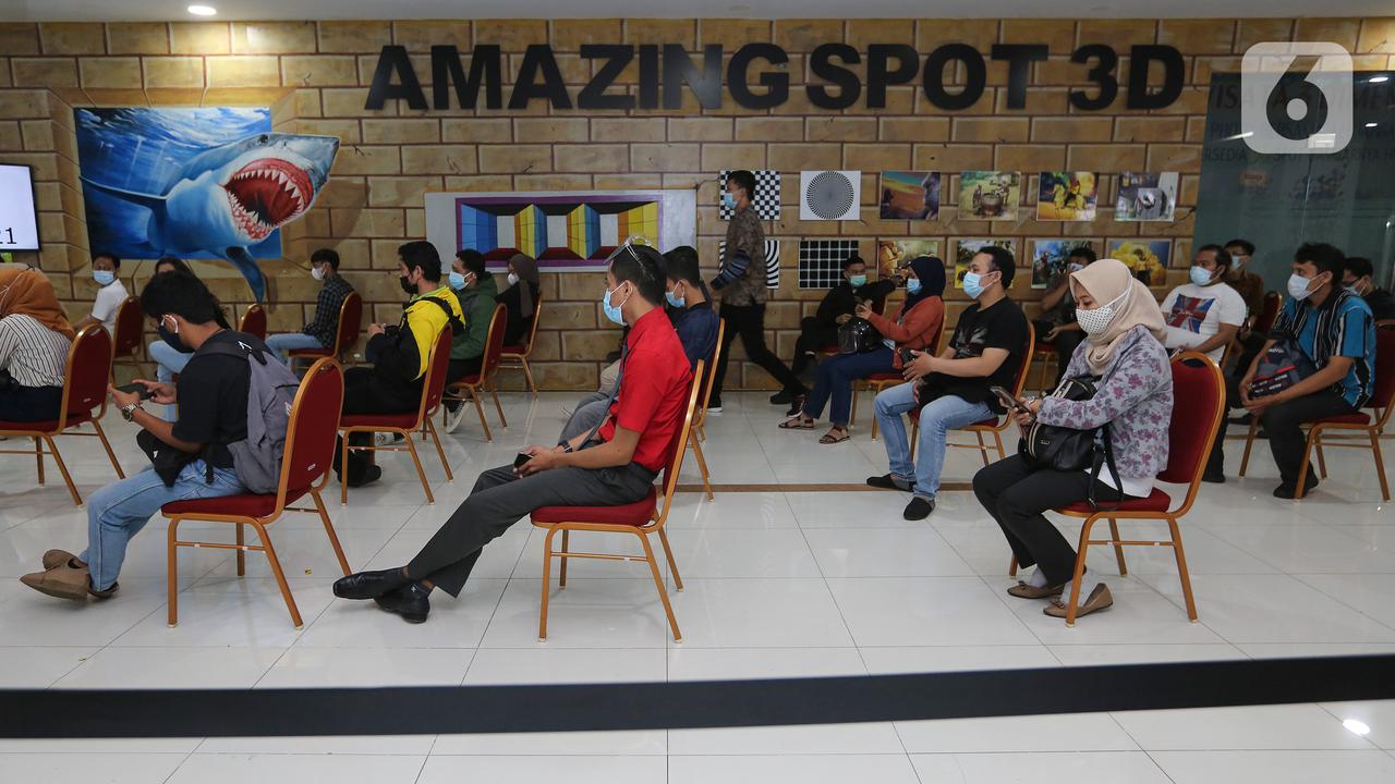 Realisasikan Target 1 Juta Vaksin, Ratusan Karyawan Ritel Ikuti Vaksinasi Covid-19