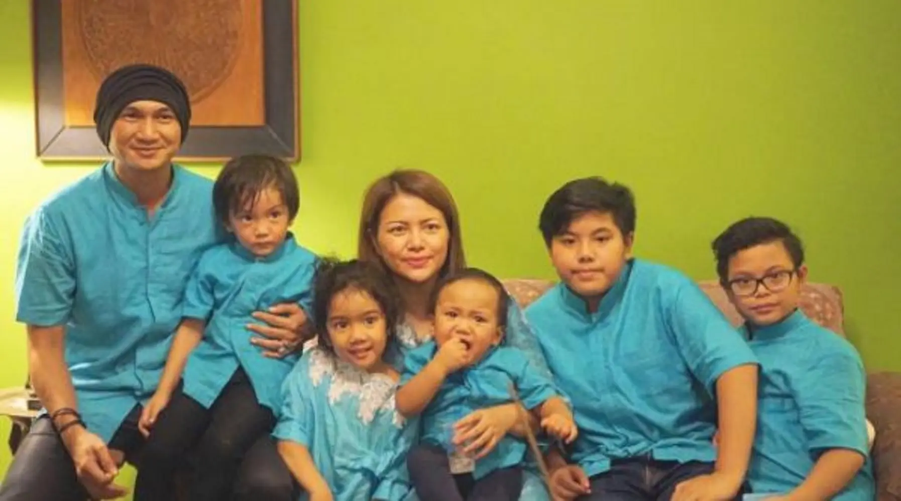 Wina Natalia dan Anji bersama anak-anak mereka (Instagram/@winatalia)