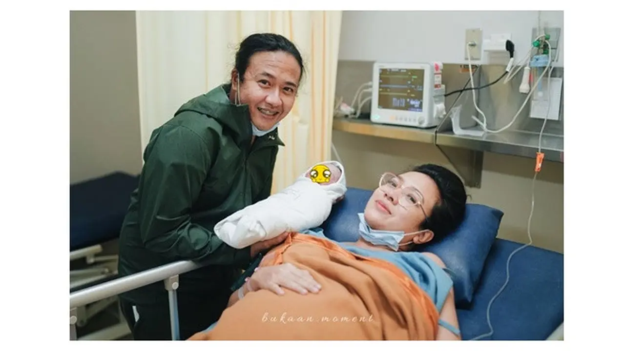 8 Momen Dea Ananda Lahirkan Anak Pertama Setelah Penantian 12 Tahun, Penuh Haru