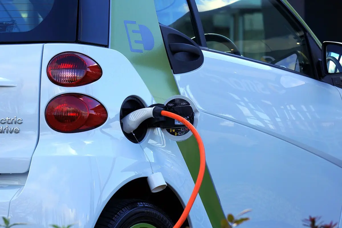 Ilustrasi Mobil Listrik.