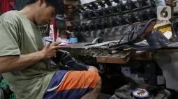 Rata-rata pekerja direkrut dari warga sekitar. (Liputan6.com/Herman Zakharia)