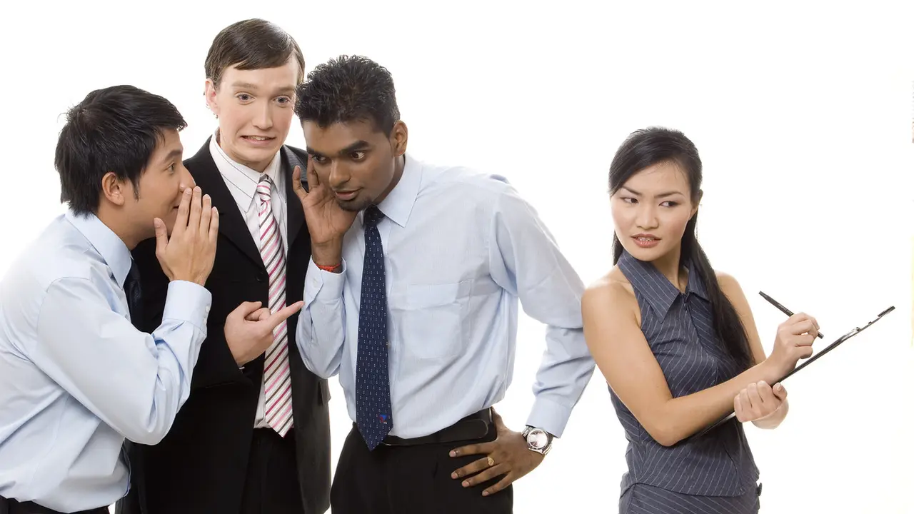 Nyinyir dan gosip (iStock)