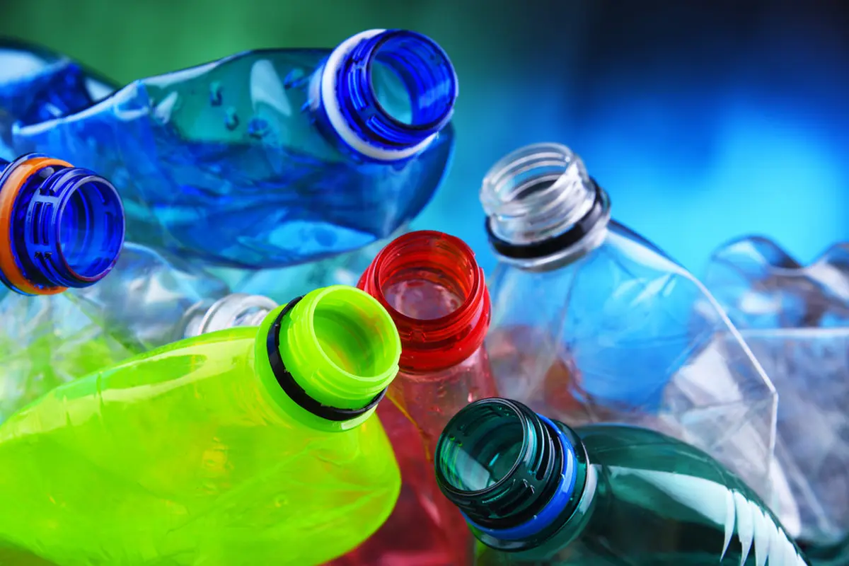 Ilustrasi botol plastik.